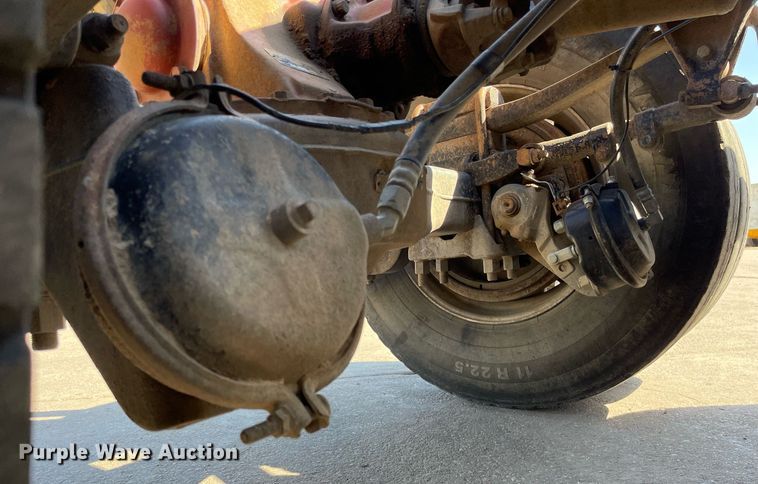 image for item NX9877 1999 Mack CH613  semi truck