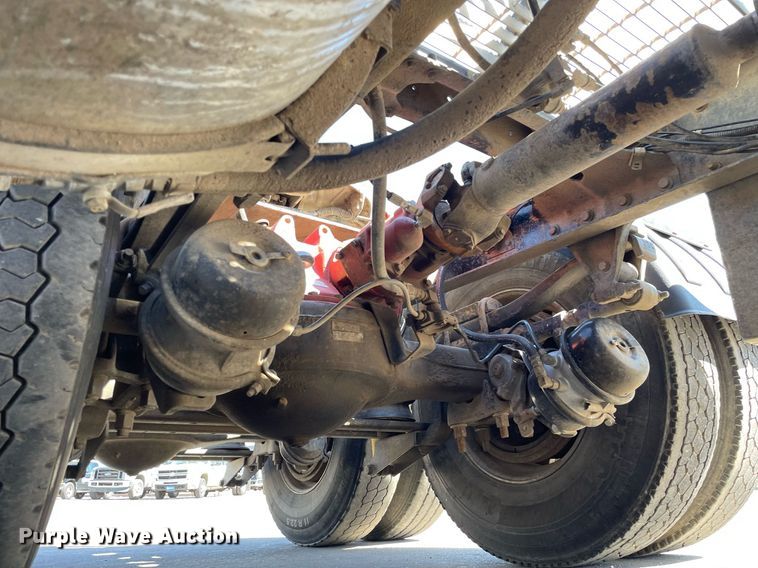 image for item NX9877 1999 Mack CH613  semi truck