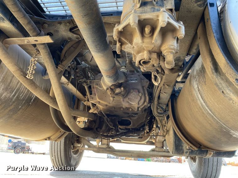 image for item NX9877 1999 Mack CH613  semi truck