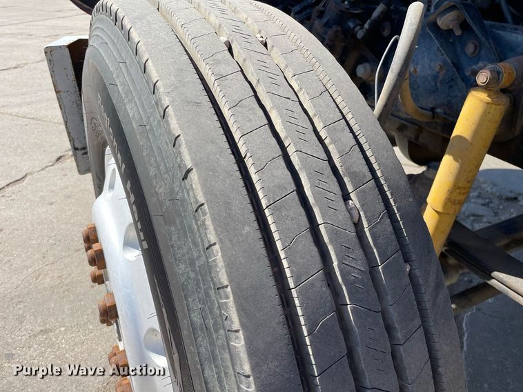 image for item NX9877 1999 Mack CH613  semi truck