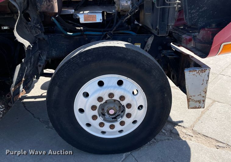 image for item NX9877 1999 Mack CH613  semi truck