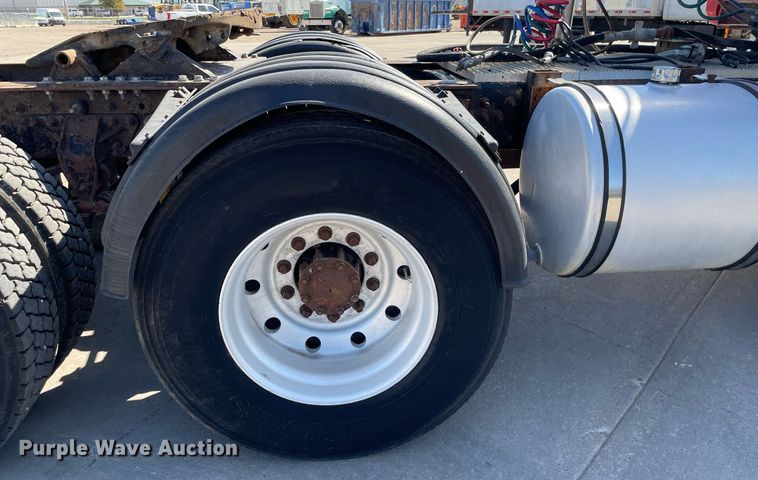 image for item NX9877 1999 Mack CH613  semi truck