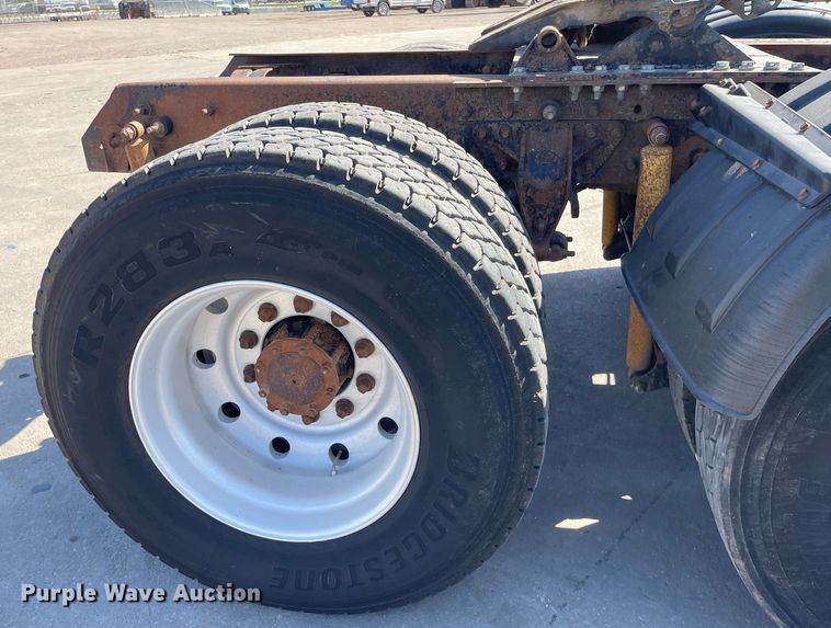 image for item NX9877 1999 Mack CH613  semi truck