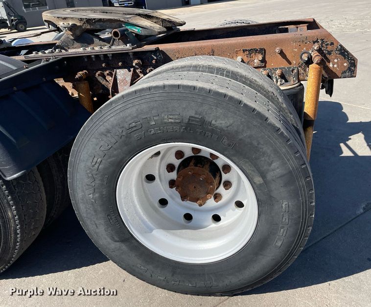 image for item NX9877 1999 Mack CH613  semi truck