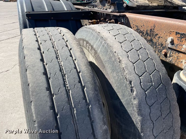 image for item NX9877 1999 Mack CH613  semi truck