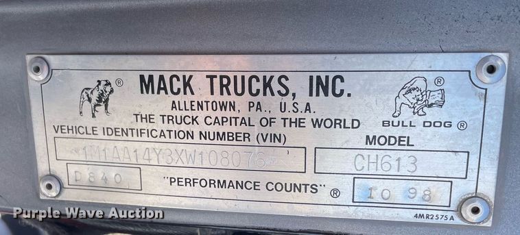 image for item NX9877 1999 Mack CH613  semi truck
