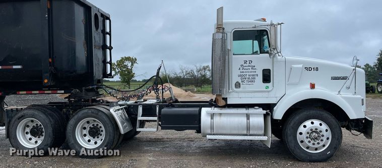 image for item NZ9013 2000 Kenworth T800  semi truck