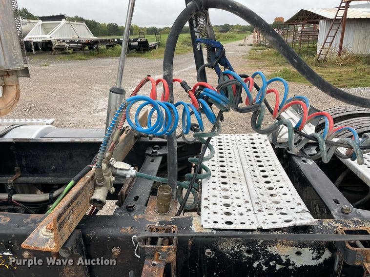 image for item NZ9013 2000 Kenworth T800  semi truck