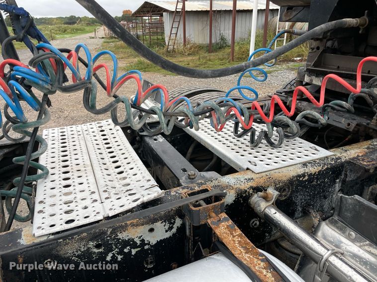 image for item NZ9013 2000 Kenworth T800  semi truck