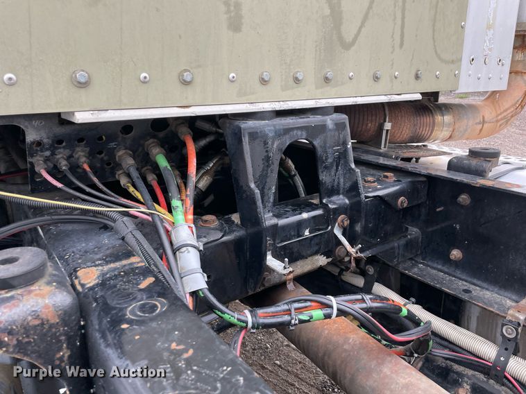 image for item NZ9013 2000 Kenworth T800  semi truck