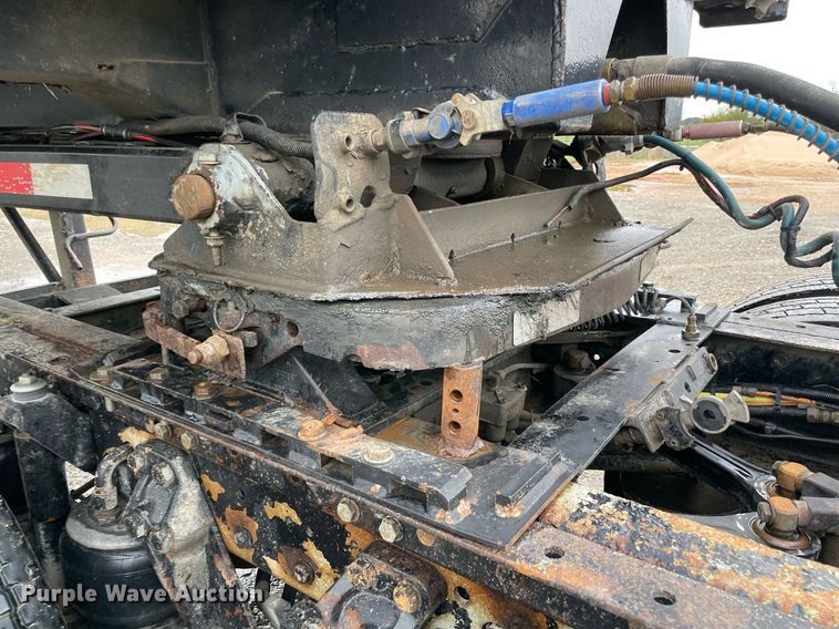 image for item NZ9013 2000 Kenworth T800  semi truck