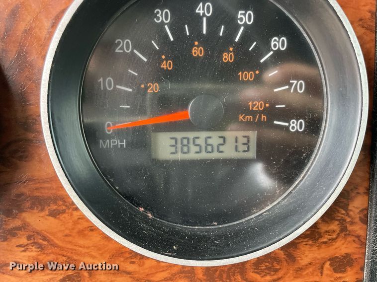 image for item NZ9013 2000 Kenworth T800  semi truck