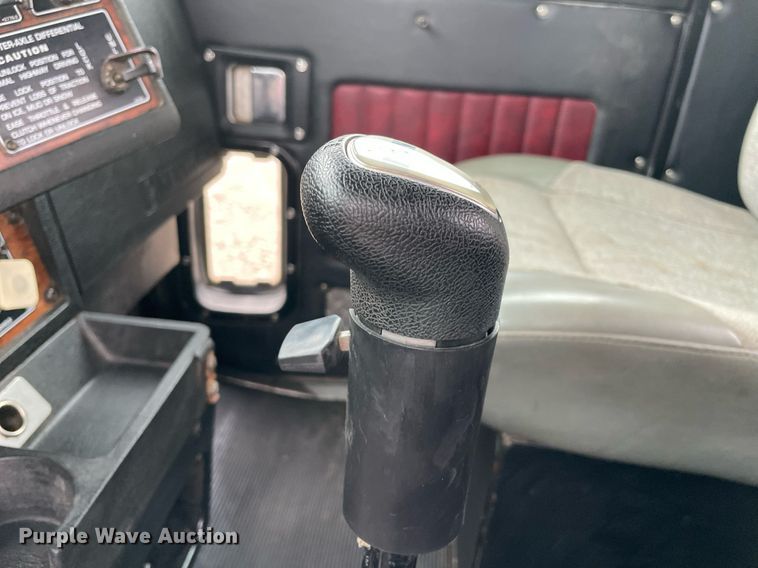 image for item NZ9013 2000 Kenworth T800  semi truck