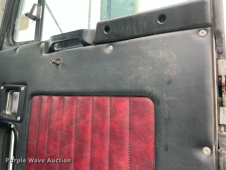 image for item NZ9013 2000 Kenworth T800  semi truck