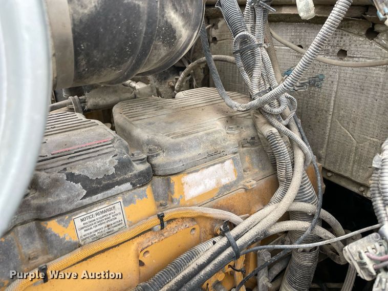 image for item NZ9013 2000 Kenworth T800  semi truck