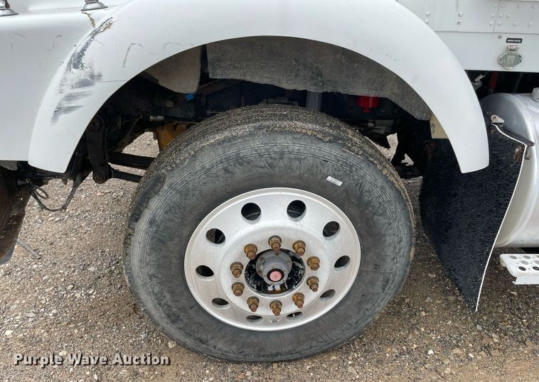 image for item NZ9013 2000 Kenworth T800  semi truck