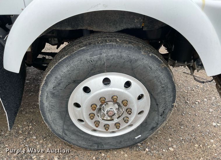 image for item NZ9013 2000 Kenworth T800  semi truck