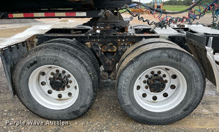 image for item NZ9013 2000 Kenworth T800  semi truck