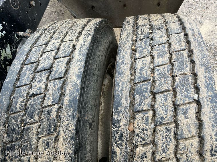 image for item NZ9013 2000 Kenworth T800  semi truck