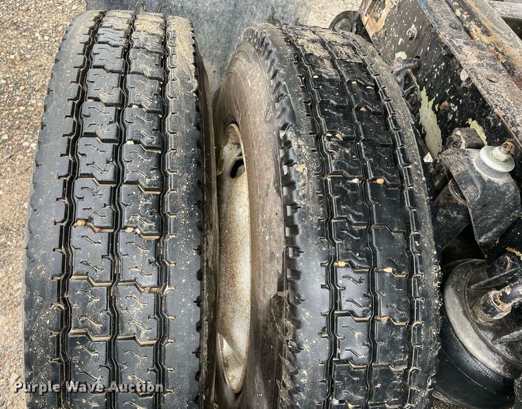 image for item NZ9013 2000 Kenworth T800  semi truck