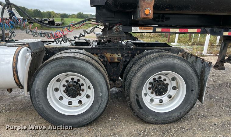 image for item NZ9013 2000 Kenworth T800  semi truck