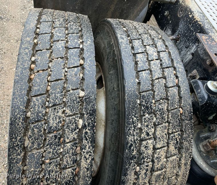 image for item NZ9013 2000 Kenworth T800  semi truck