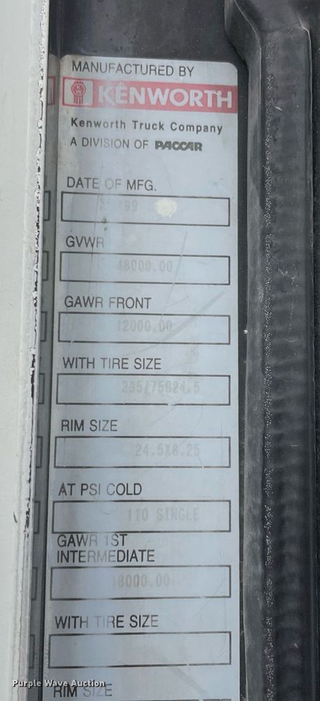 image for item NZ9013 2000 Kenworth T800  semi truck