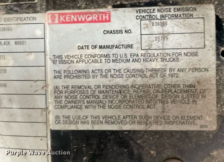 image for item NZ9013 2000 Kenworth T800  semi truck