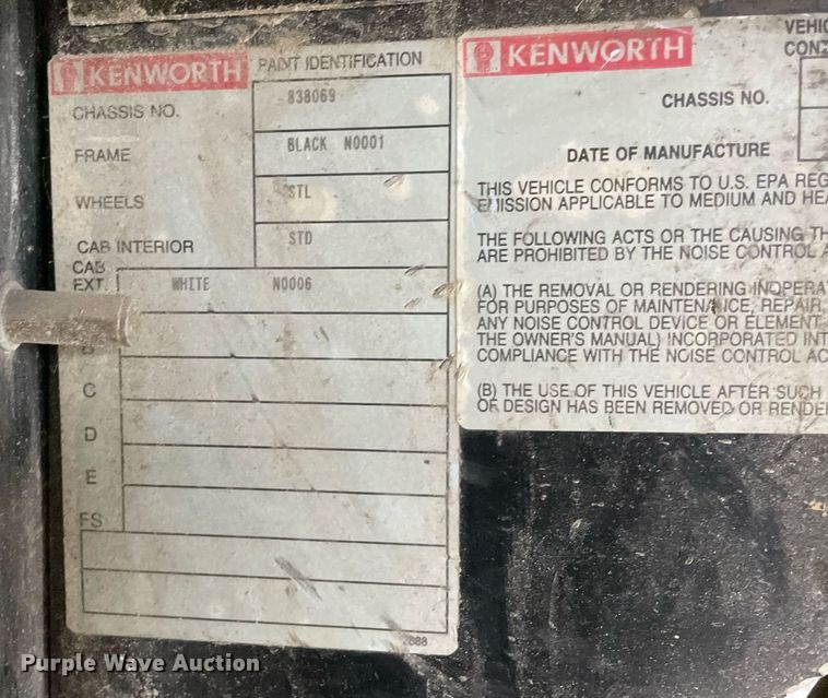 image for item NZ9013 2000 Kenworth T800  semi truck