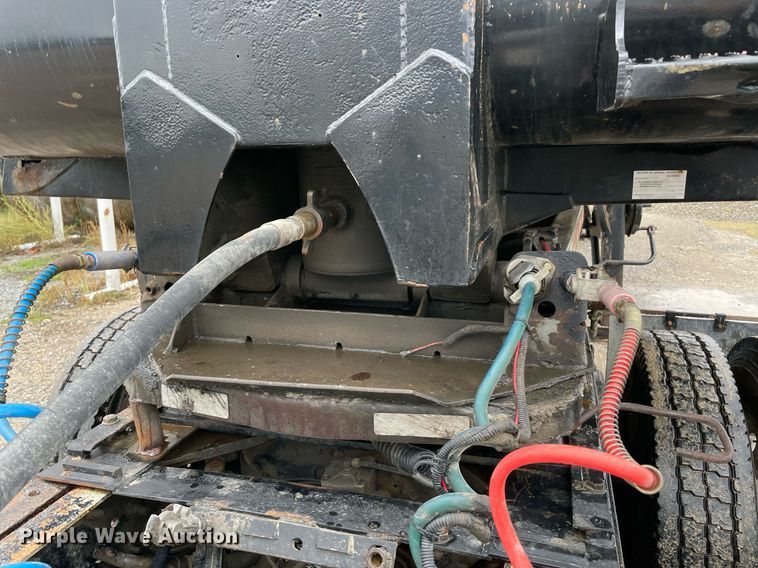 image for item NZ9014 2002 Clement HL-3966-AIR  end dump trailer