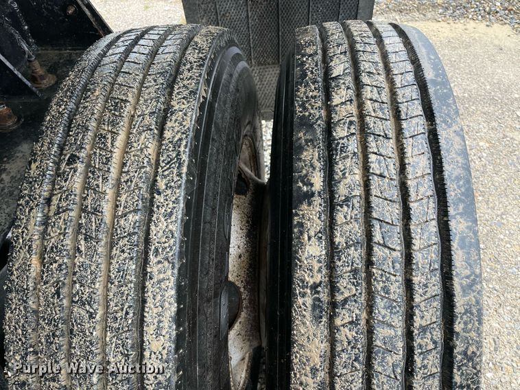 image for item NZ9014 2002 Clement HL-3966-AIR  end dump trailer