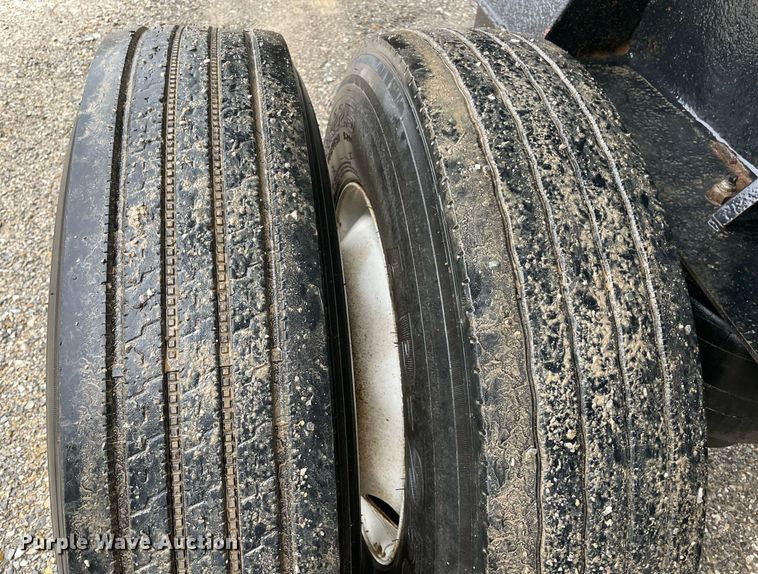 image for item NZ9014 2002 Clement HL-3966-AIR  end dump trailer