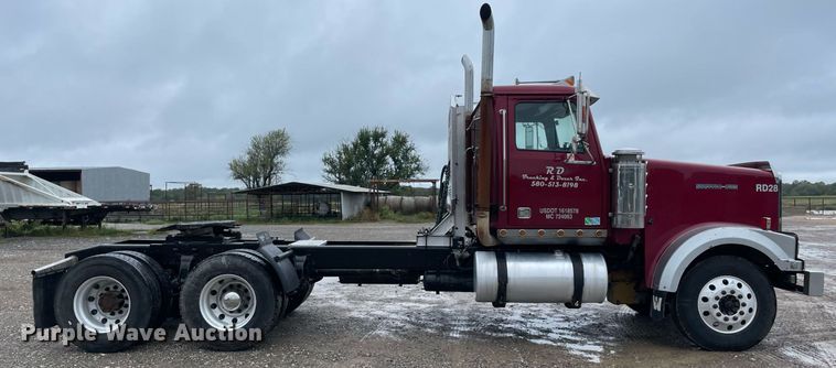 image for item NZ9015 2003 Western Star 4900EX  semi truck