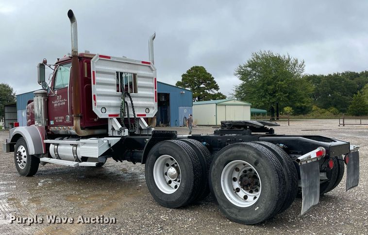 image for item NZ9015 2003 Western Star 4900EX  semi truck