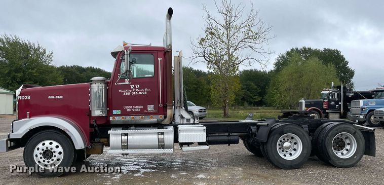 image for item NZ9015 2003 Western Star 4900EX  semi truck