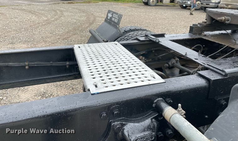 image for item NZ9015 2003 Western Star 4900EX  semi truck