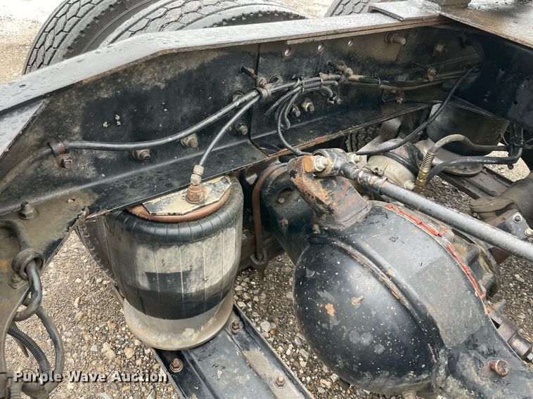 image for item NZ9015 2003 Western Star 4900EX  semi truck