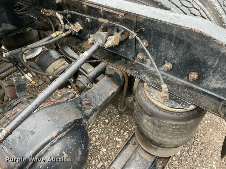 image for item NZ9015 2003 Western Star 4900EX  semi truck