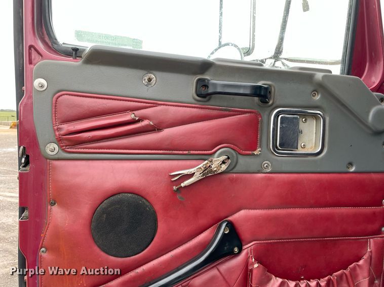 image for item NZ9015 2003 Western Star 4900EX  semi truck