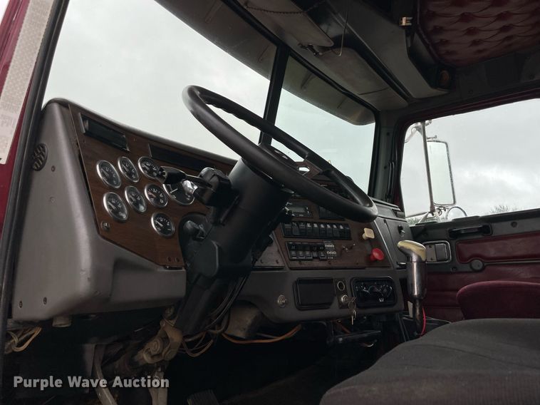 image for item NZ9015 2003 Western Star 4900EX  semi truck