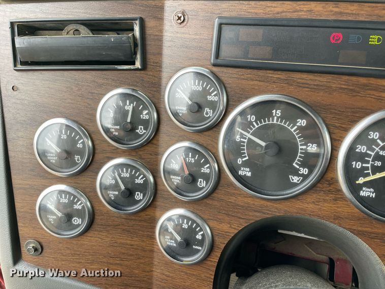 image for item NZ9015 2003 Western Star 4900EX  semi truck