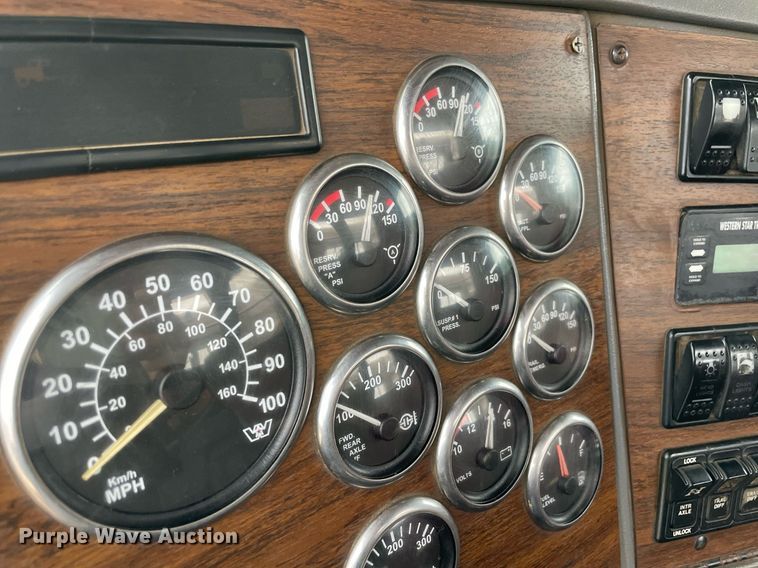 image for item NZ9015 2003 Western Star 4900EX  semi truck