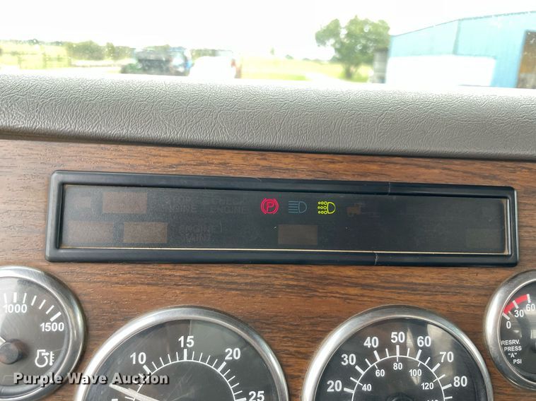 image for item NZ9015 2003 Western Star 4900EX  semi truck