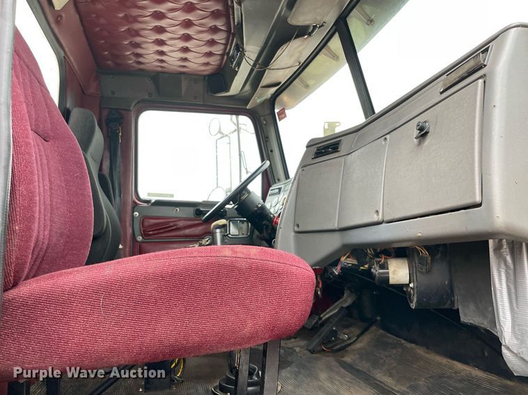 image for item NZ9015 2003 Western Star 4900EX  semi truck