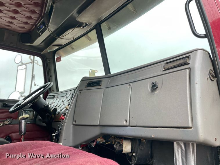 image for item NZ9015 2003 Western Star 4900EX  semi truck