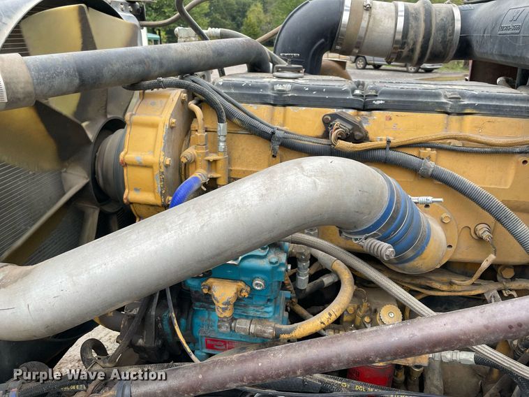 image for item NZ9015 2003 Western Star 4900EX  semi truck