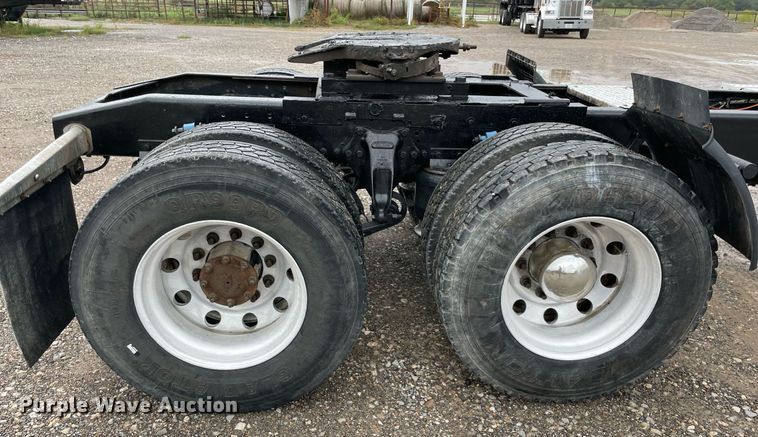 image for item NZ9015 2003 Western Star 4900EX  semi truck