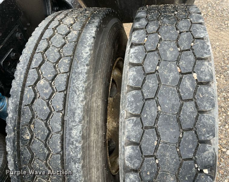 image for item NZ9015 2003 Western Star 4900EX  semi truck