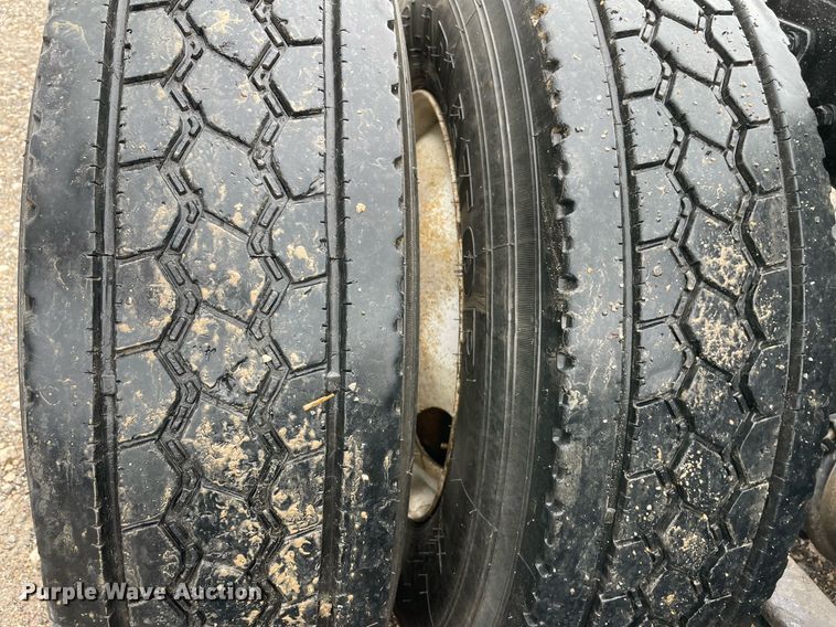 image for item NZ9015 2003 Western Star 4900EX  semi truck