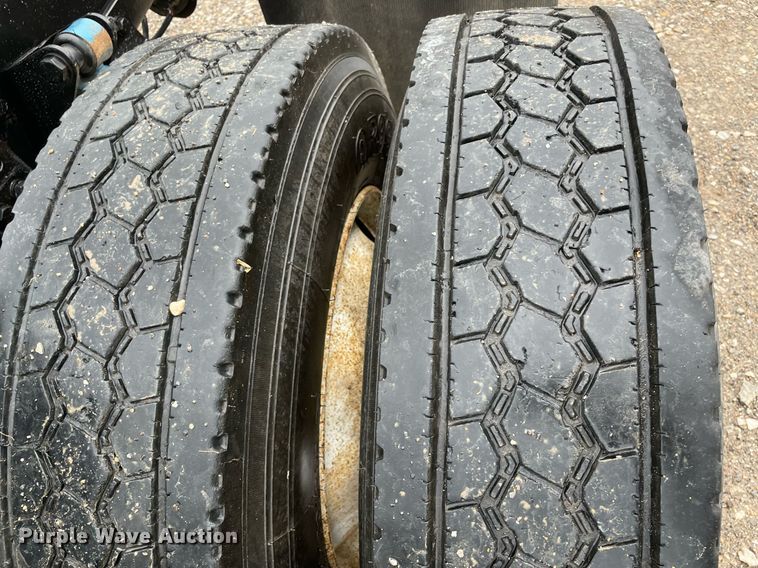 image for item NZ9015 2003 Western Star 4900EX  semi truck